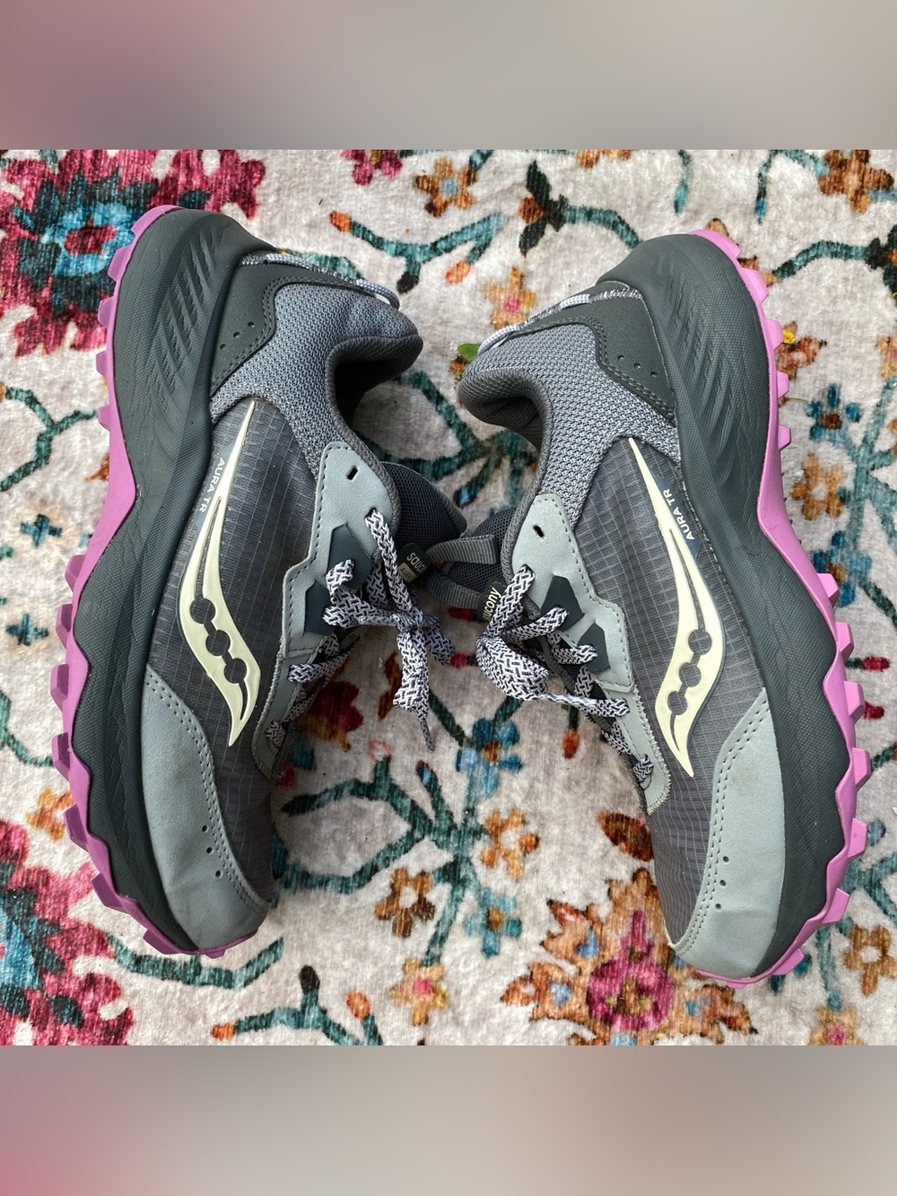 Saucony Women's Gray Trail Shoes with Pink Soles sz8